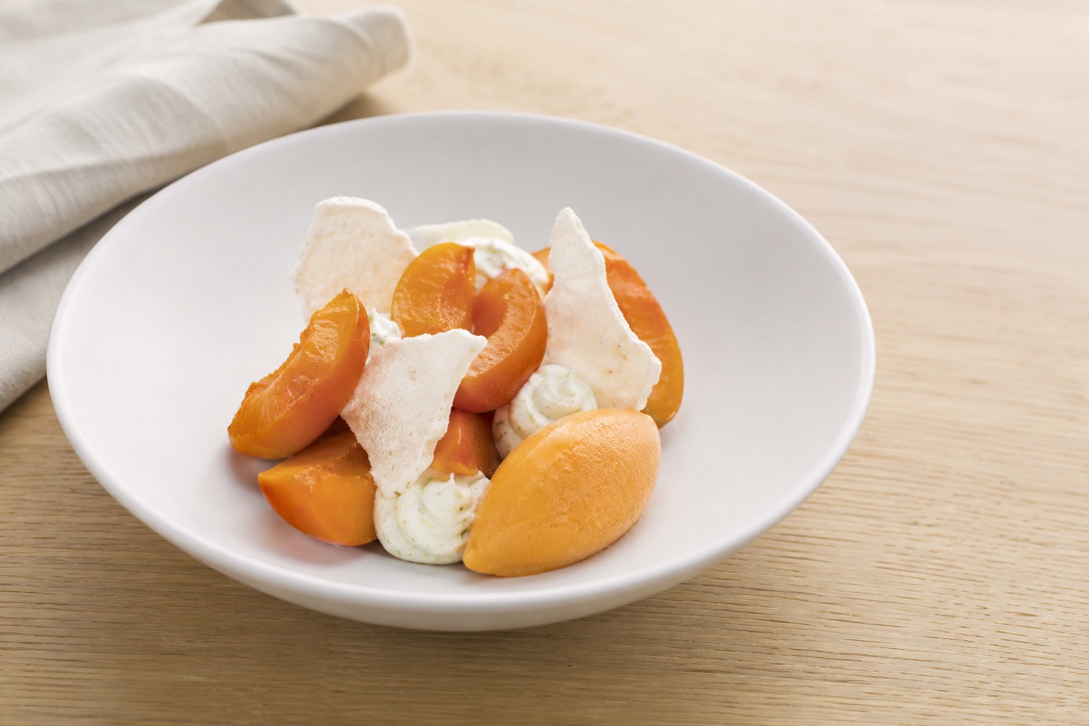 Dessert à l’abricot, au lait ribot et à la verveine